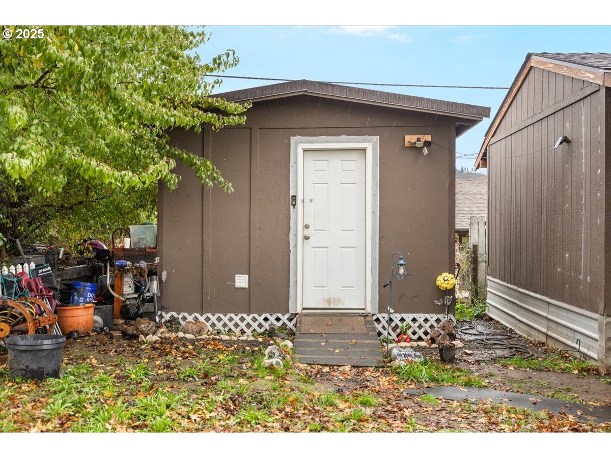 90 Darrell Avenue Winston, OR 97496 - Photo 15 of 15