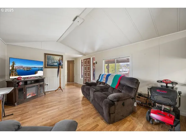 $229,000 | 90 Darrell Avenue, Winston, OR 97496