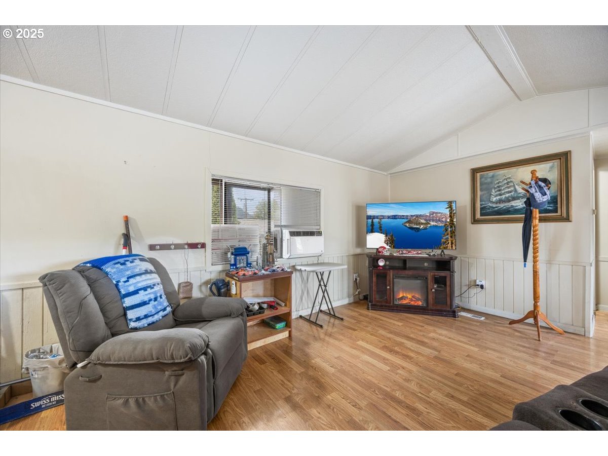 90 Darrell Avenue Winston, OR 97496 - Photo 4 of 15