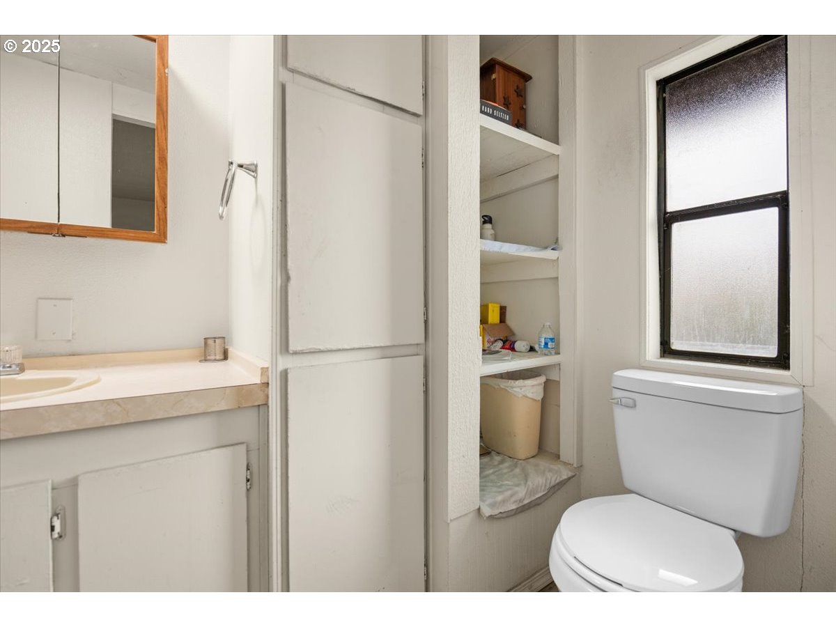 90 Darrell Avenue Winston, OR 97496 - Photo 9 of 15