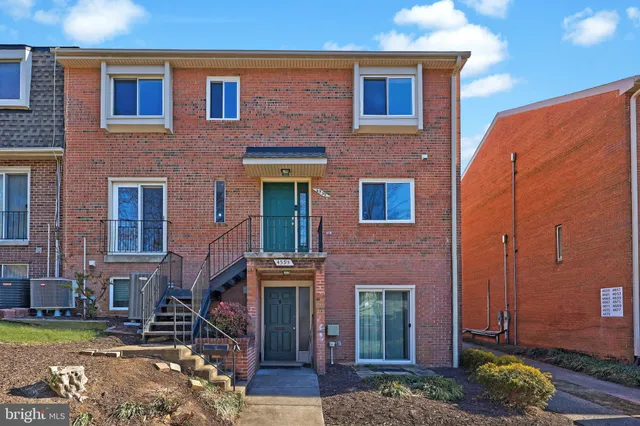 $399,900 | 4599 Logsdon Drive, Unit 37, Annandale, VA 22003