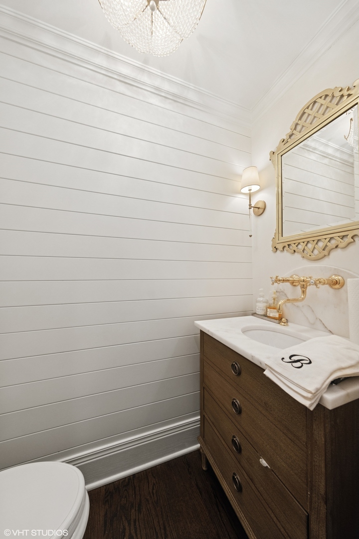 6 Tartan Ridge Road Burr Ridge, IL 60527 - Photo 14 of 41 a bathroom with a sink a toilet and vanity