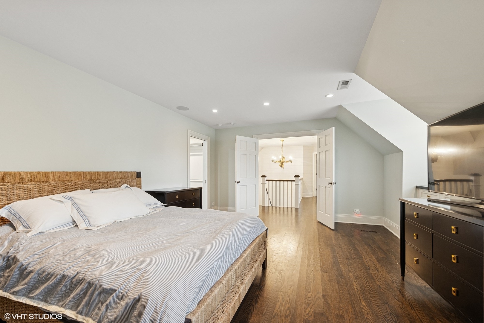 6 Tartan Ridge Road Burr Ridge, IL 60527 - Photo 15 of 41 a spacious bedroom with a bed and a dresser