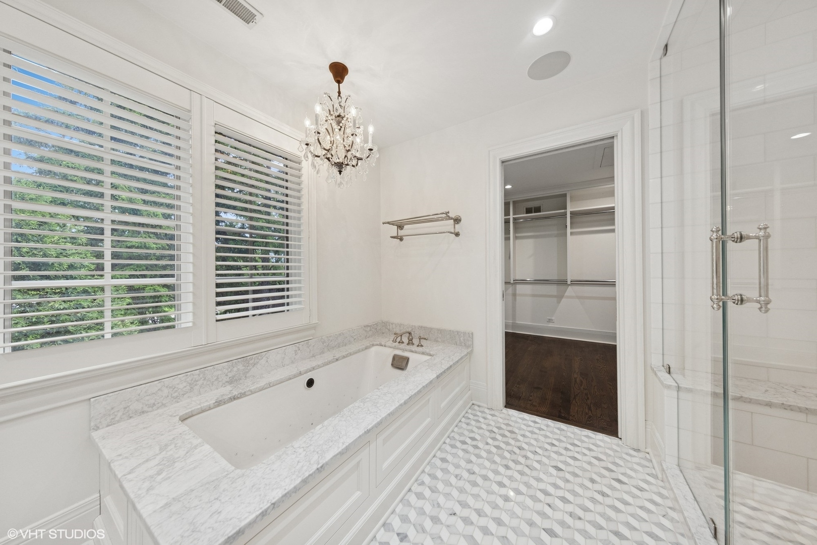 6 Tartan Ridge Road Burr Ridge, IL 60527 - Photo 20 of 41 a bathroom with a bathtub and a shower