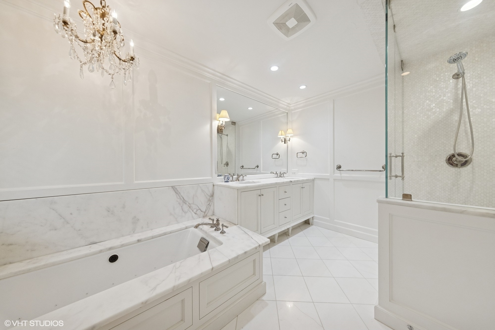 6 Tartan Ridge Road Burr Ridge, IL 60527 - Photo 28 of 41 a bathroom with a tub sink and mirror
