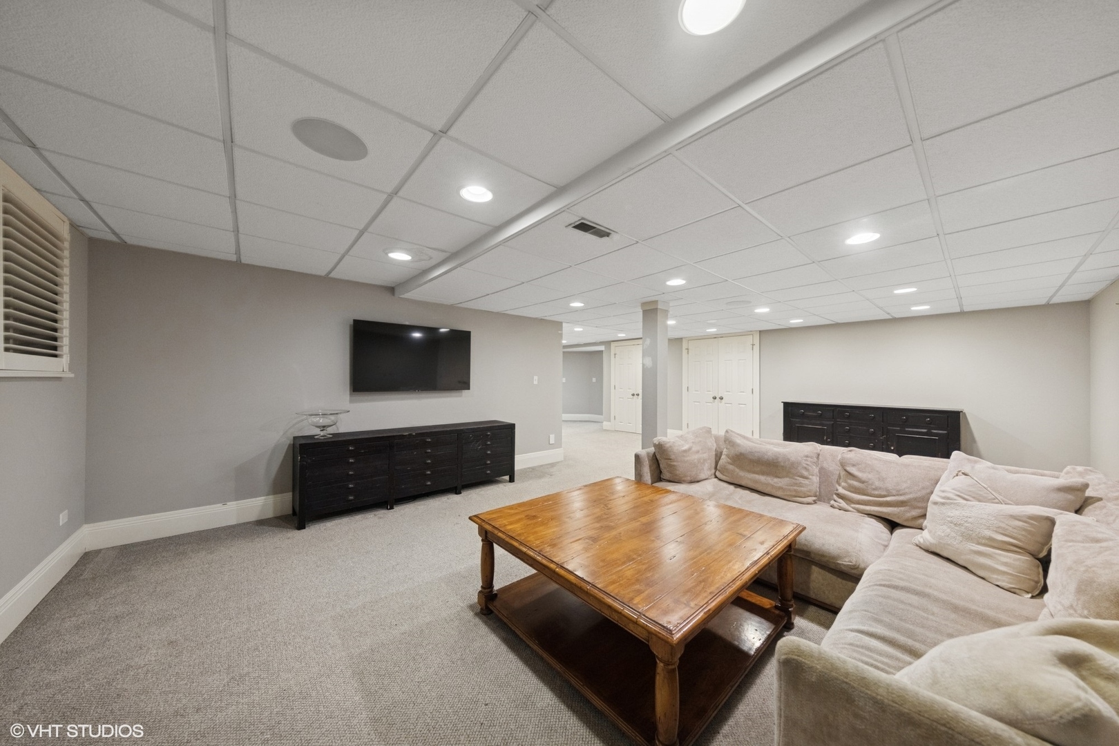 6 Tartan Ridge Road Burr Ridge, IL 60527 - Photo 32 of 41 a living room with furniture and a flat screen tv