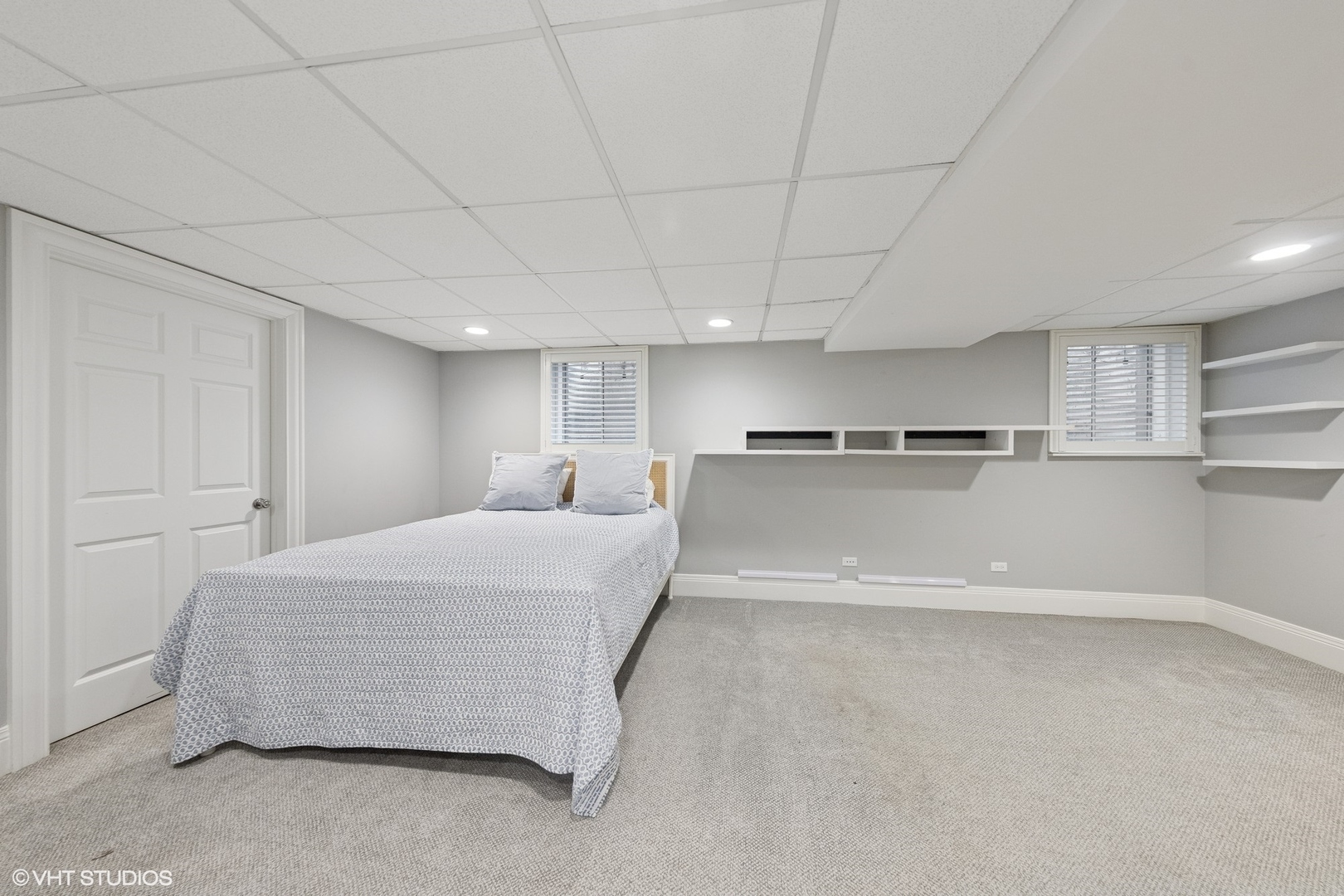 6 Tartan Ridge Road Burr Ridge, IL 60527 - Photo 34 of 41 a living room with furniture and a window