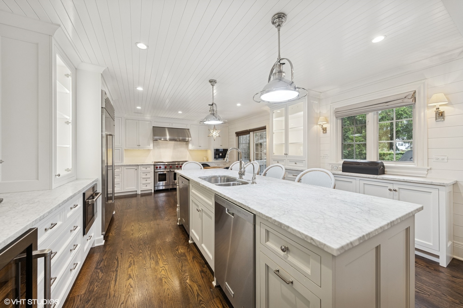 6 Tartan Ridge Road Burr Ridge, IL 60527 - Photo 7 of 41 a large kitchen with kitchen island a large island in it