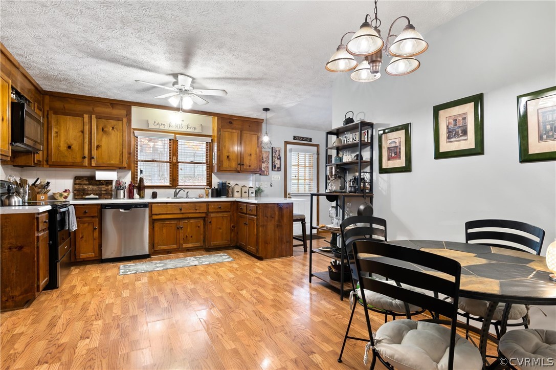 2631 Colgrave Road Midlothian, VA 23112 - Photo 11 of 23 a kitchen with a table chairs and refrigerator