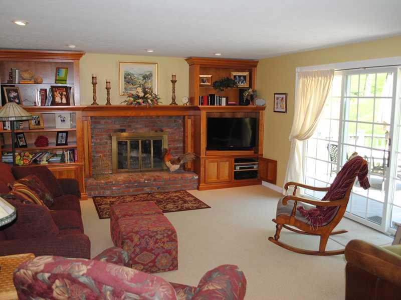 104 Walnut Ridge Drive Pittsburgh, PA 15238 - Photo 8 of 24 Den/Family/Great Room.