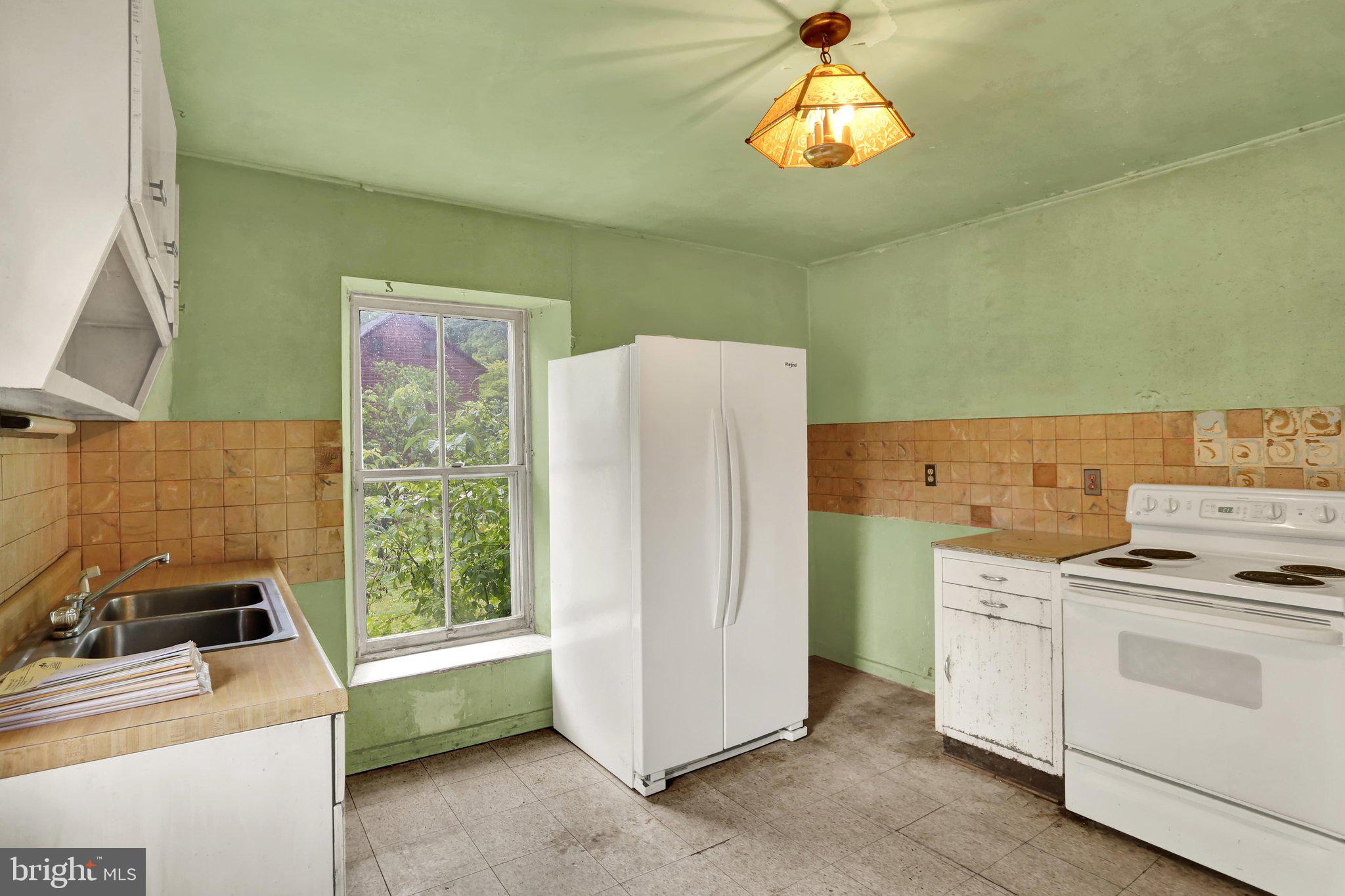 1129 Eagle Point Road Kutztown, PA 19530 - Photo 31 of 41 Right Unit Kitchen