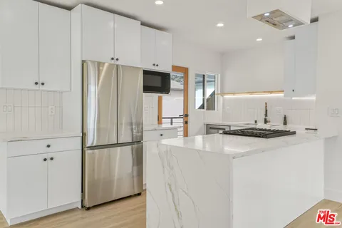 $669,000 | 4017 Grand View Boulevard, Los Angeles, CA 90066