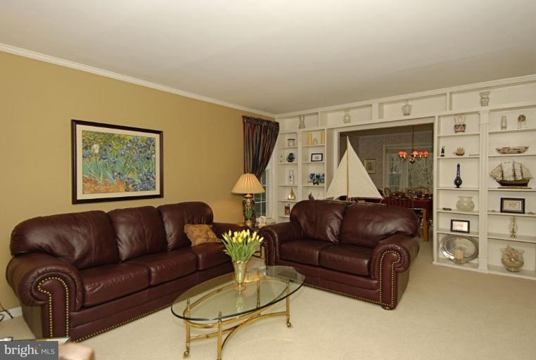 10165 Wavell Road Fairfax, VA 22032 - Photo 11 of 30 Living Room