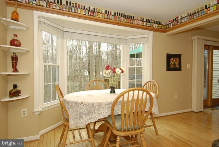 10165 Wavell Road Fairfax, VA 22032 - Photo 4 of 30 Breakfast Area