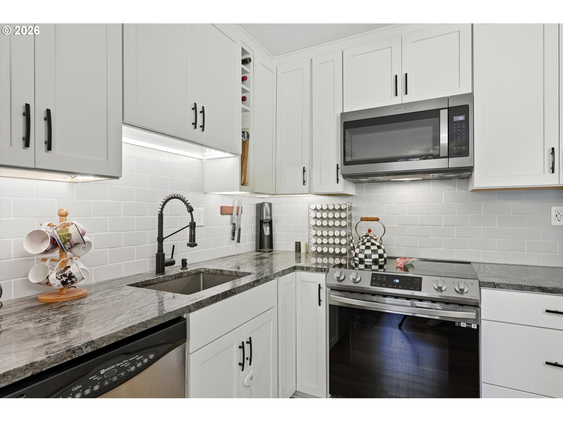 2021 Southwest Main Street, Unit 41 Portland, OR 97205 - Photo 12 of 46