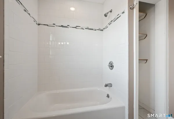 $2,425 | 246 South Orchard Street, Wallingford, CT 06492