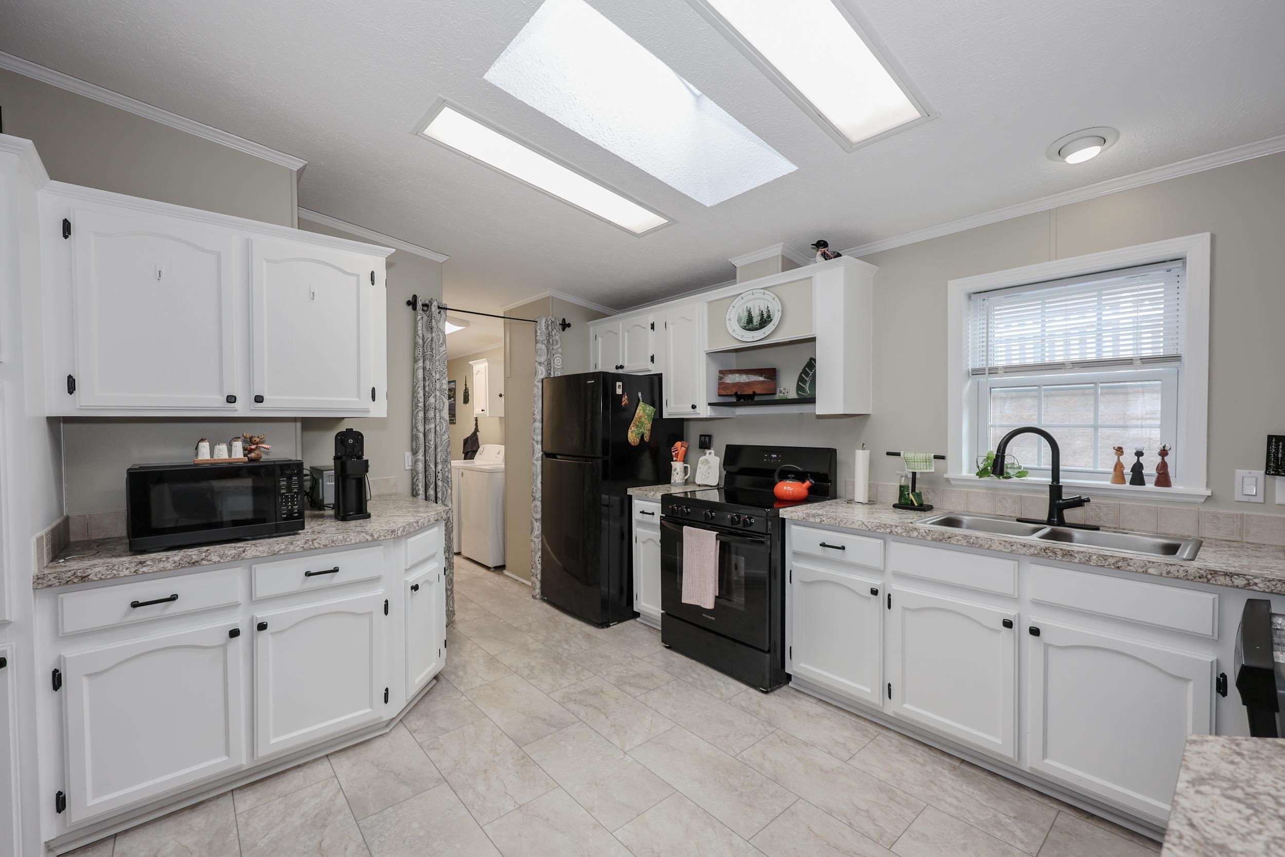 74 Heritage Way Manchester, NH 03104 - Photo 9 of 28