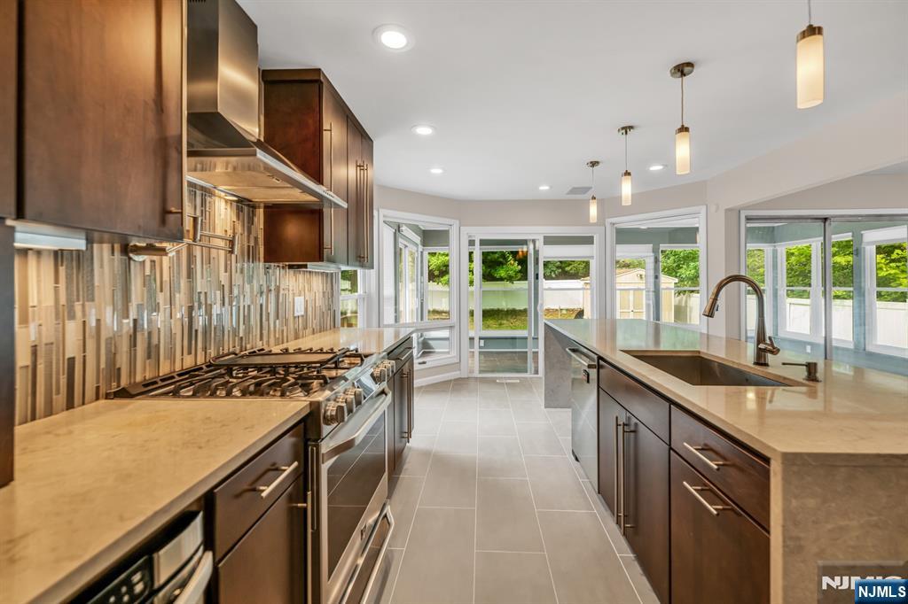 45 Jay Drive Paramus, NJ 07652 - Photo 15 of 41