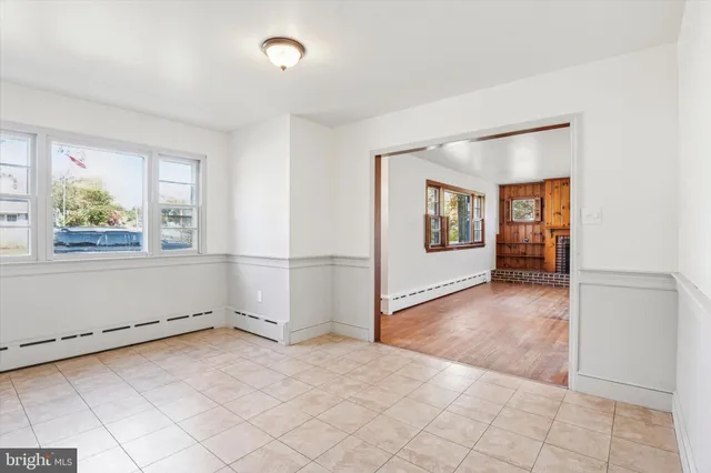 a view of empty room with windows and wardrobe