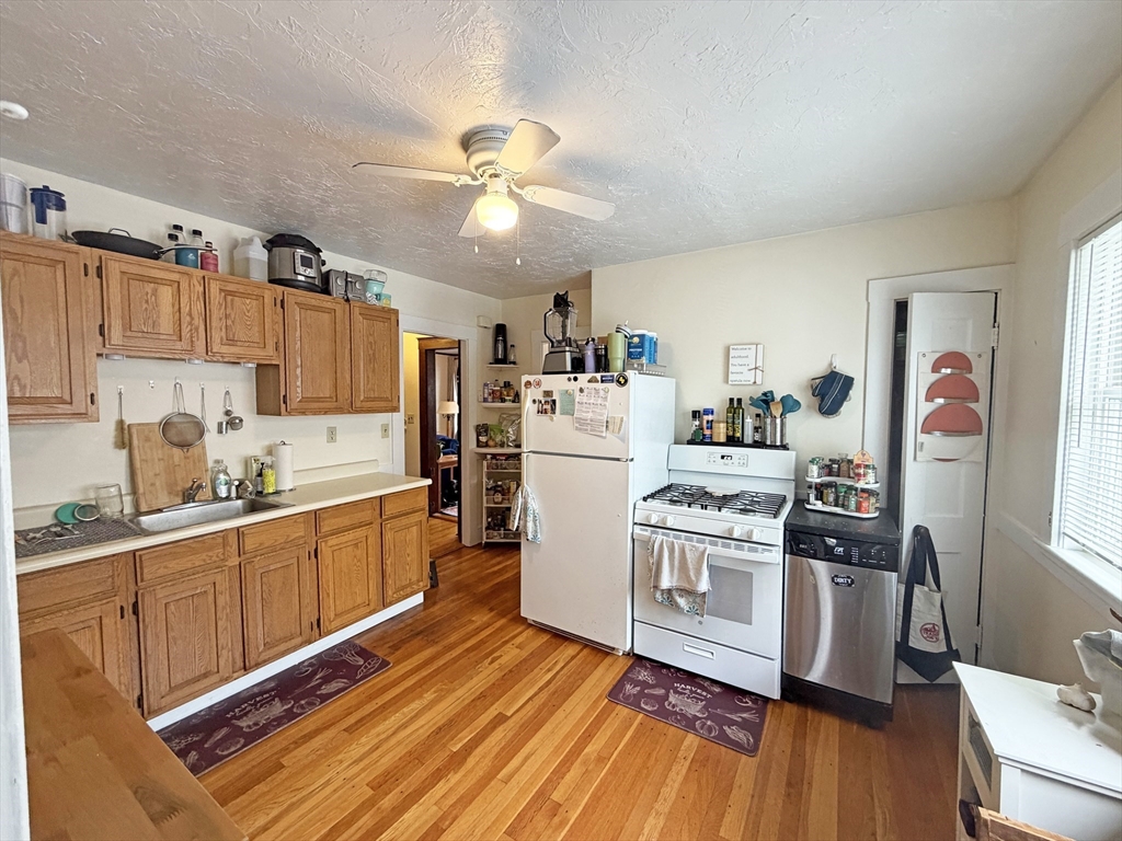 250-252 Robbins Street, Unit B Waltham, MA 02453 - Photo 6 of 13 Gallery Image 6