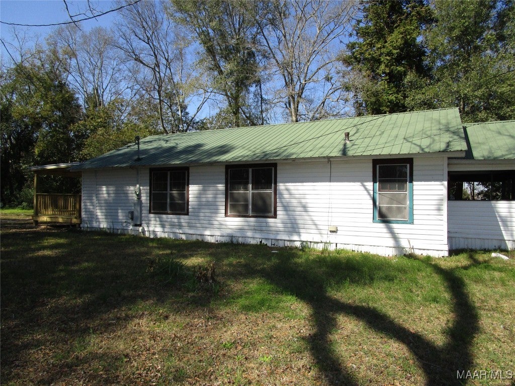 208 South Johnson Street Samson, AL 36477 - Photo 17 of 19 Vinyl siding
