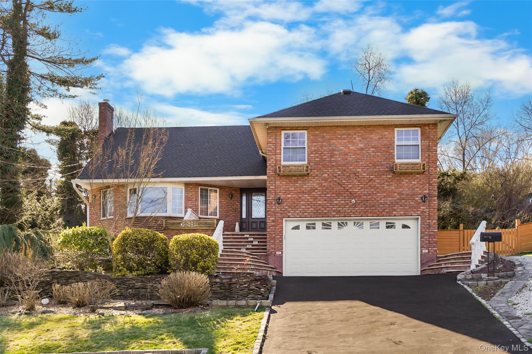 39 Oakdale Road Roslyn Heights, NY 11577 - Photo 1 of 21