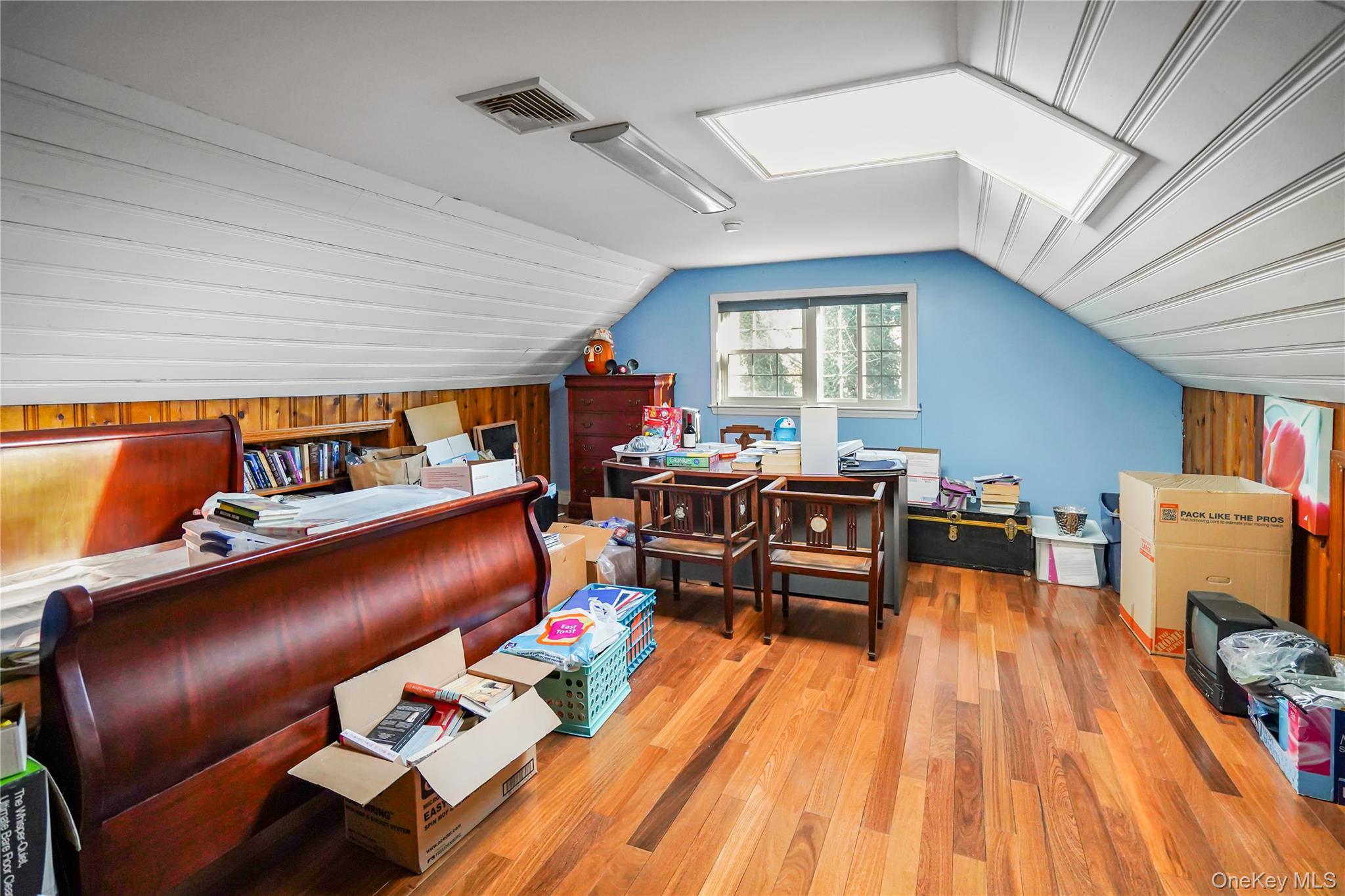 39 Oakdale Road Roslyn Heights, NY 11577 - Photo 14 of 21