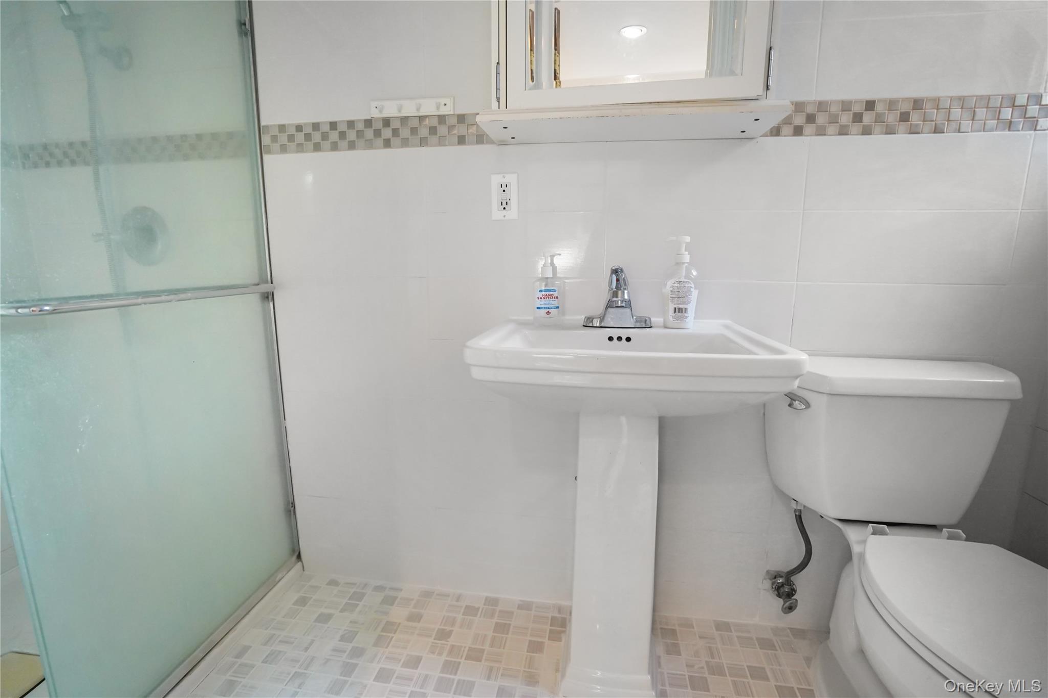 39 Oakdale Road Roslyn Heights, NY 11577 - Photo 15 of 21