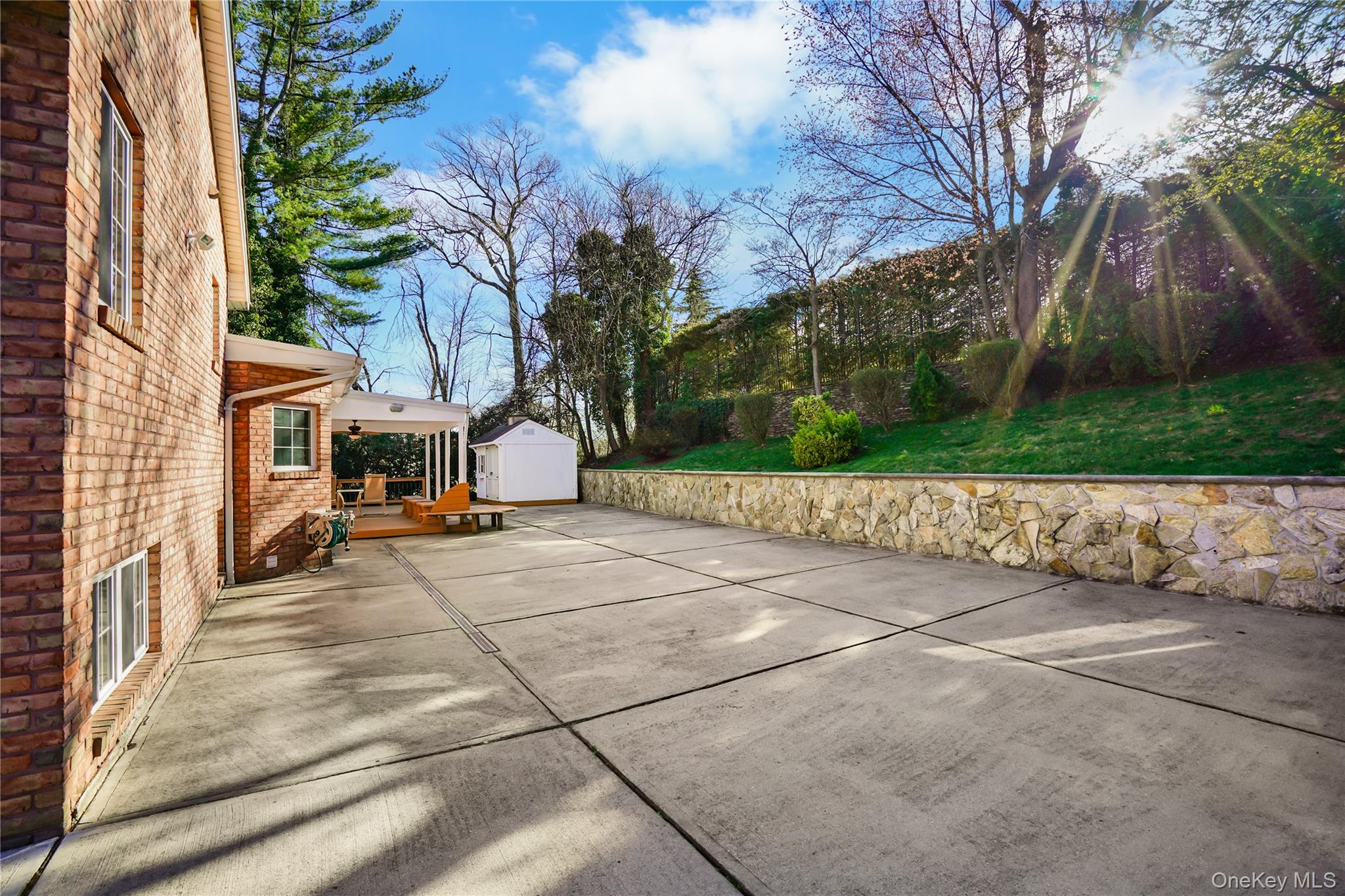 39 Oakdale Road Roslyn Heights, NY 11577 - Photo 20 of 21