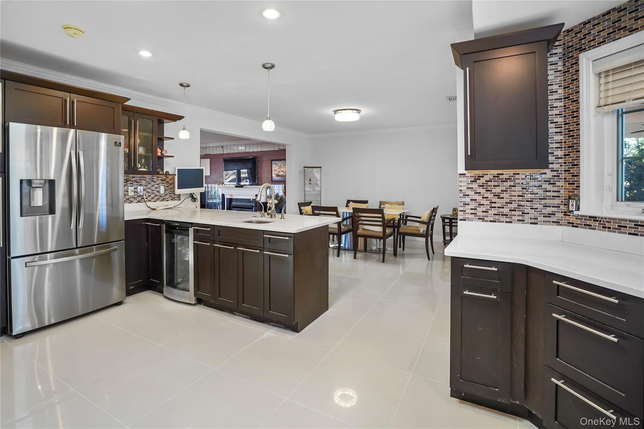 39 Oakdale Road Roslyn Heights, NY 11577 - Photo 6 of 21