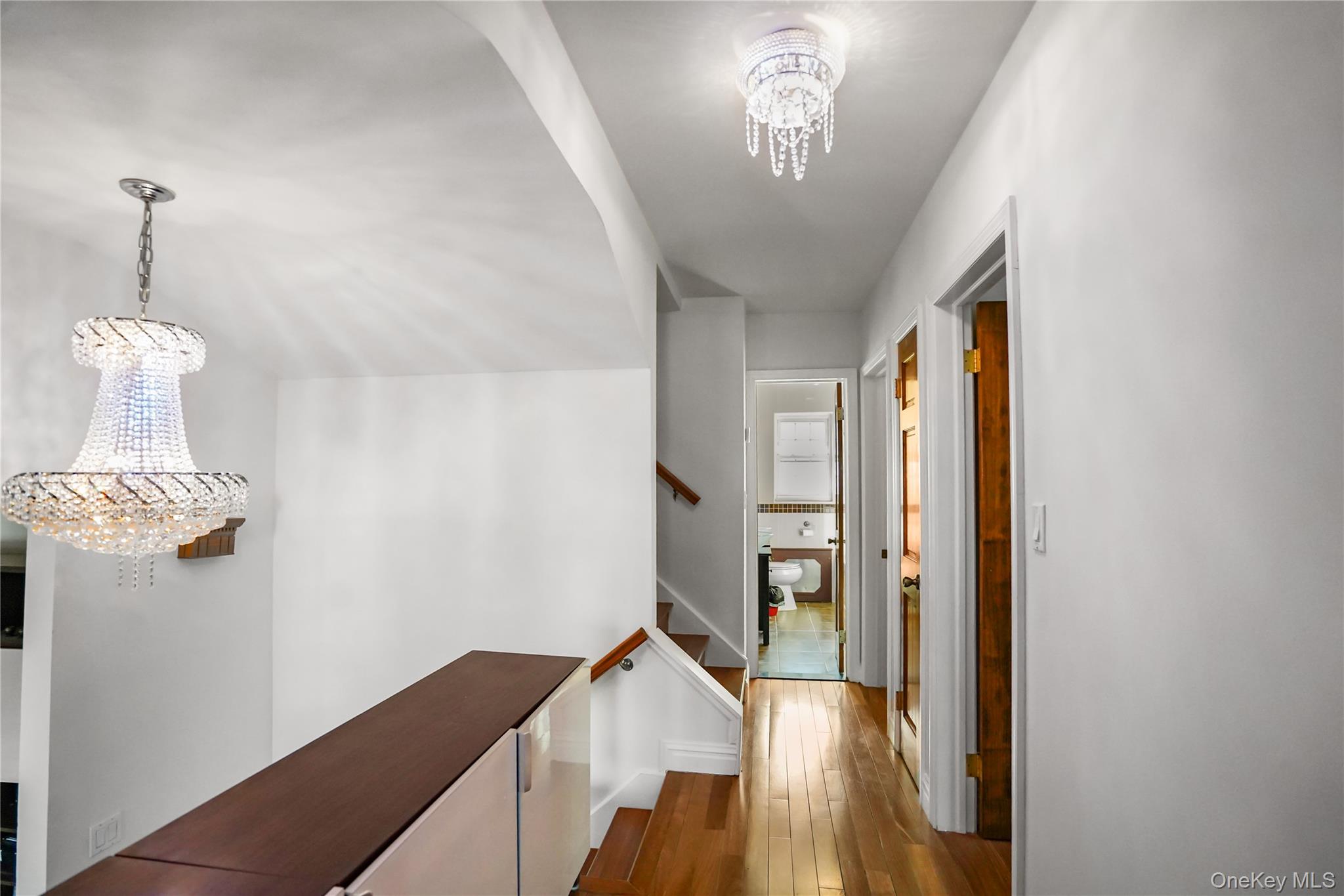 39 Oakdale Road Roslyn Heights, NY 11577 - Photo 9 of 21