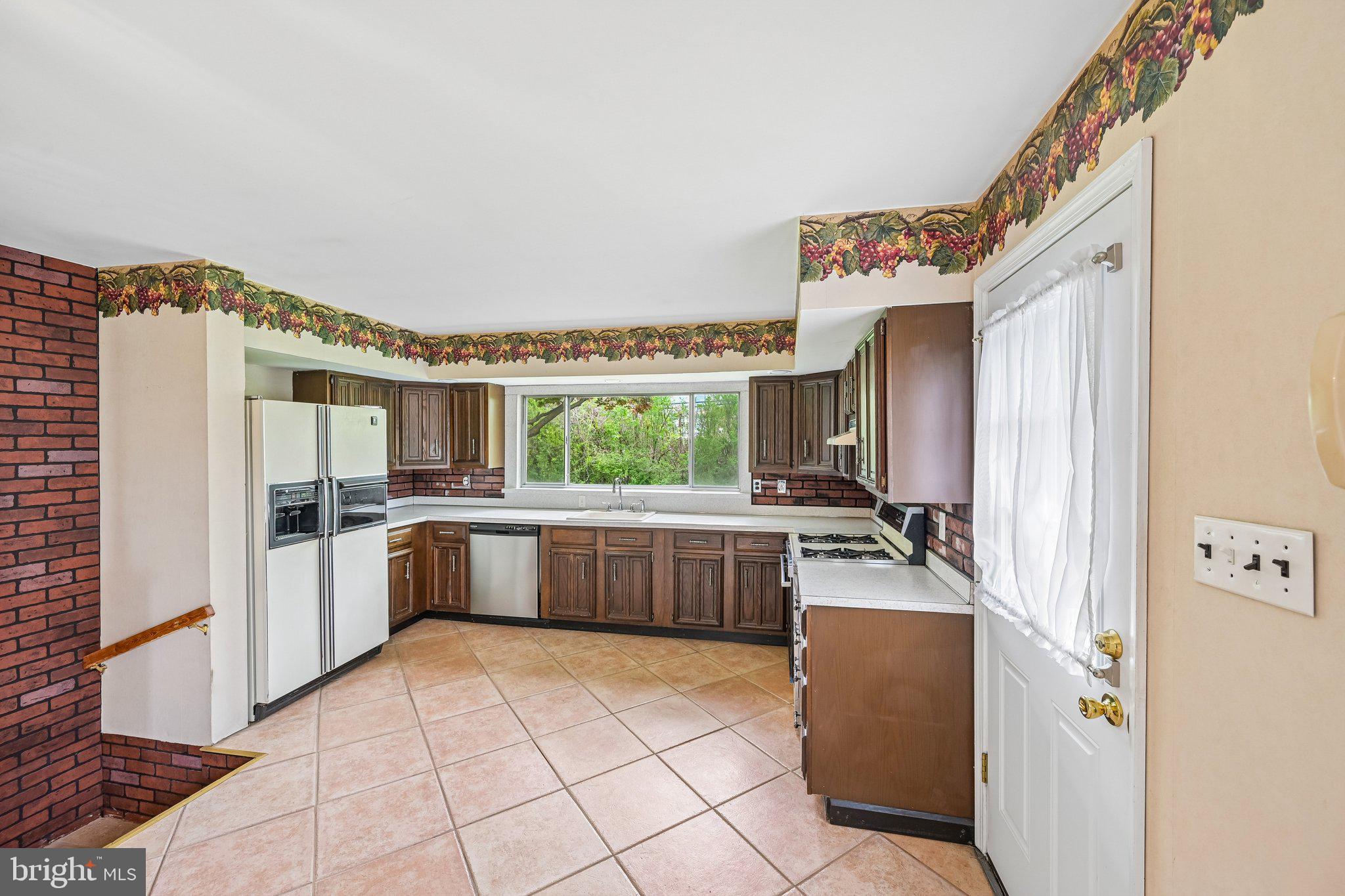 12209 Thornton Road Philadelphia, PA 19154 - Photo 8 of 22 Kitchen