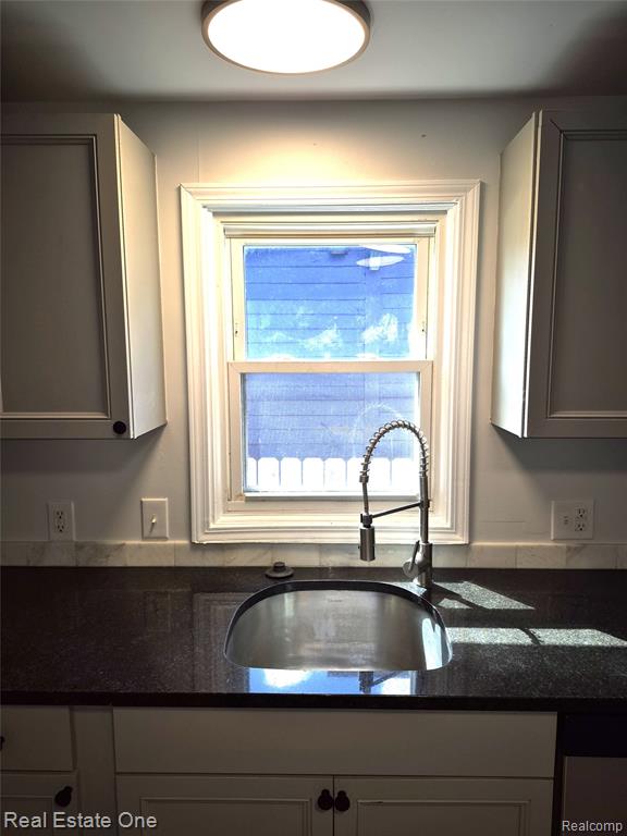 51 Elizabeth Street River Rouge, MI 48218 - Photo 14 of 33