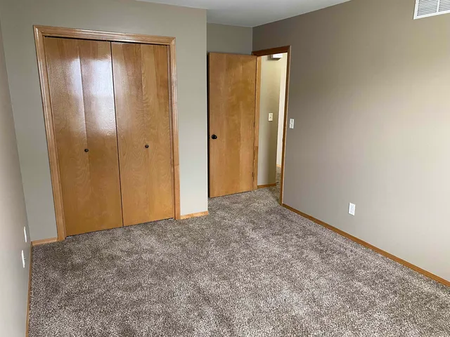 $225,000 | 744 East Greenwood Court, Haysville, KS 67060