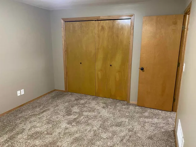 $225,000 | 744 East Greenwood Court, Haysville, KS 67060