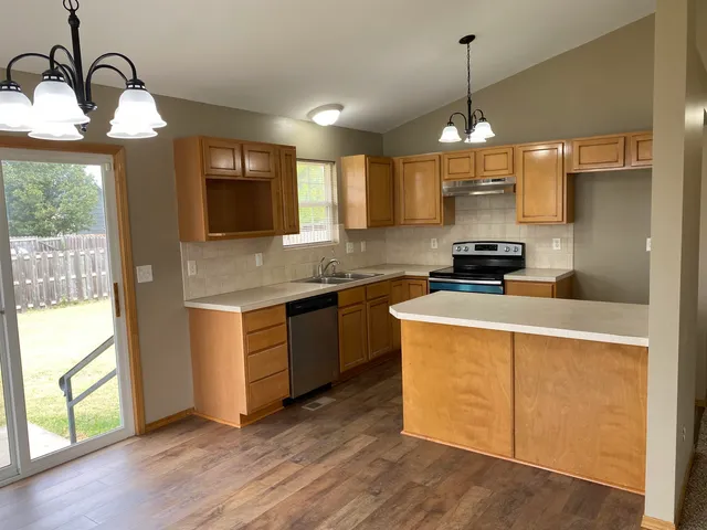 $225,000 | 744 East Greenwood Court, Haysville, KS 67060