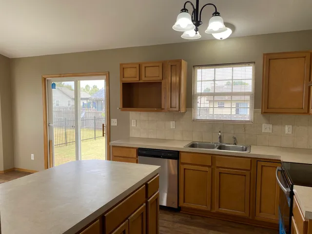 $225,000 | 744 East Greenwood Court, Haysville, KS 67060