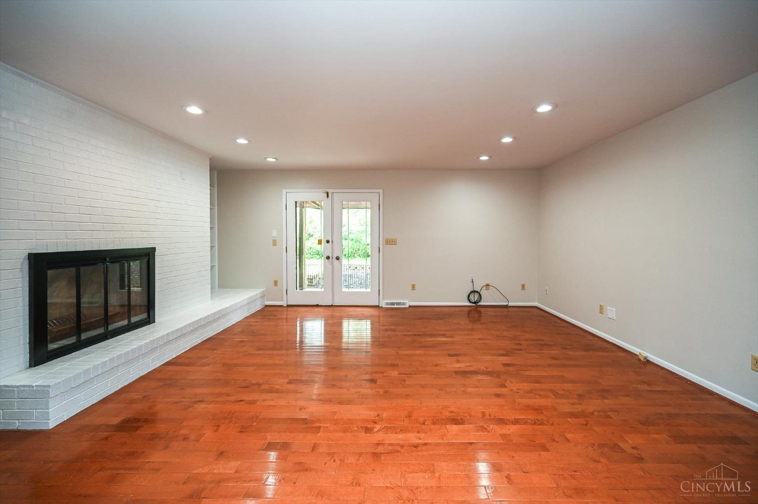 8290 Fields Ertel Road Mason, OH 45040 - Photo 4 of 36