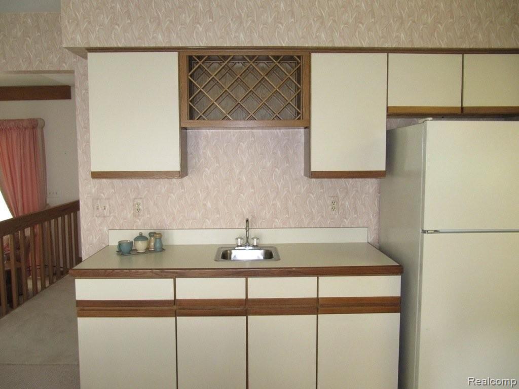 1754 North Fairview Lane Rochester, MI 48306 - Photo 35 of 36 Wet Bar.JPG