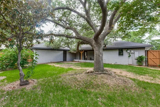 a view of outdoor space yard and patio