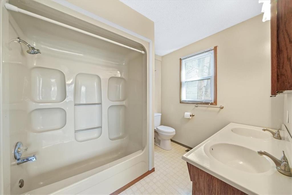 4924 Mission Road Roeland Park, KS 66205 - Photo 16 of 25
