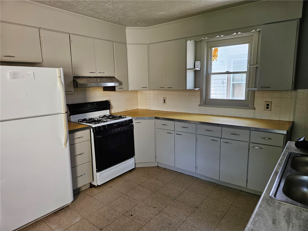 15 Laser Street Rochester, NY 14621 - Photo 5 of 9
