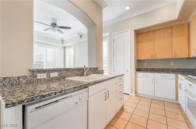 $1,595 | 50 East Serene Avenue, Unit 324, Las Vegas, NV 89123