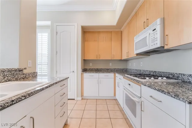 $1,595 | 50 East Serene Avenue, Unit 324, Las Vegas, NV 89123