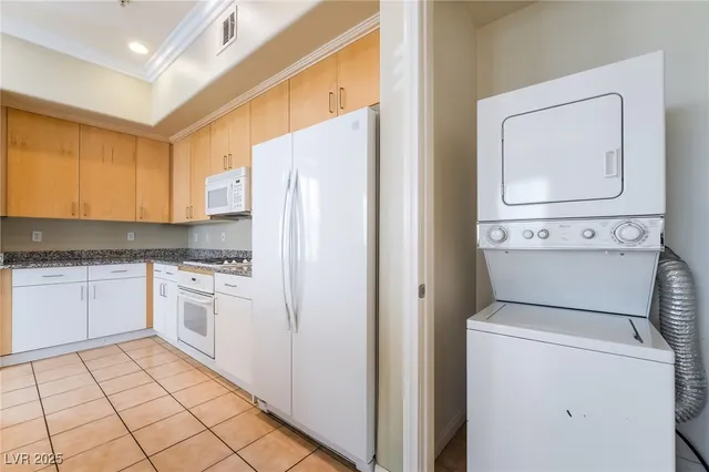 $1,595 | 50 East Serene Avenue, Unit 324, Las Vegas, NV 89123