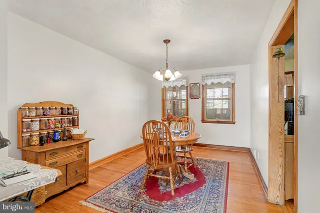 a view of entryway with a rug