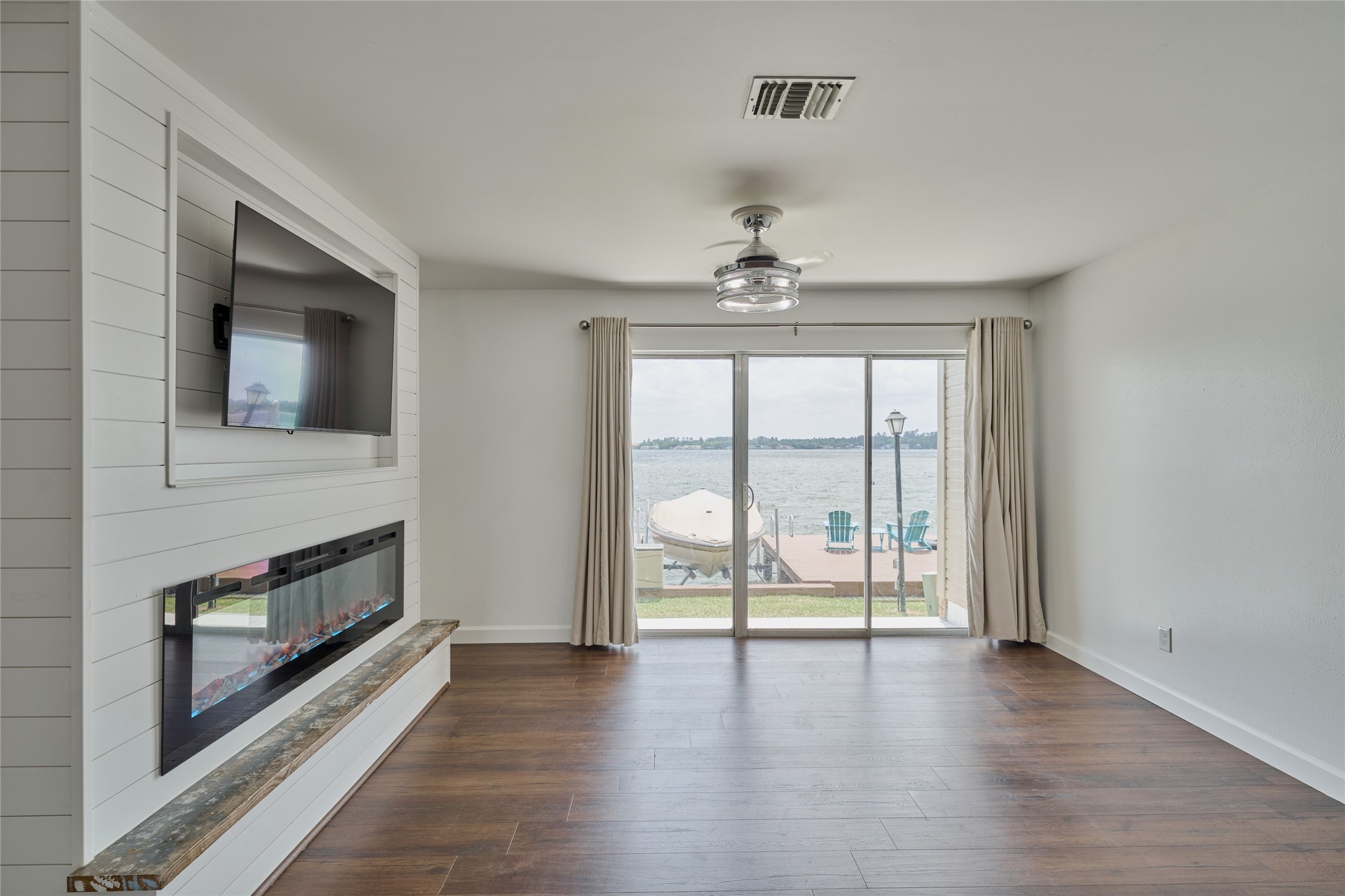 801 River Road, Unit E111 Montgomery, TX 77356 - Photo 5 of 24 a view of an empty room with wooden floor and a window