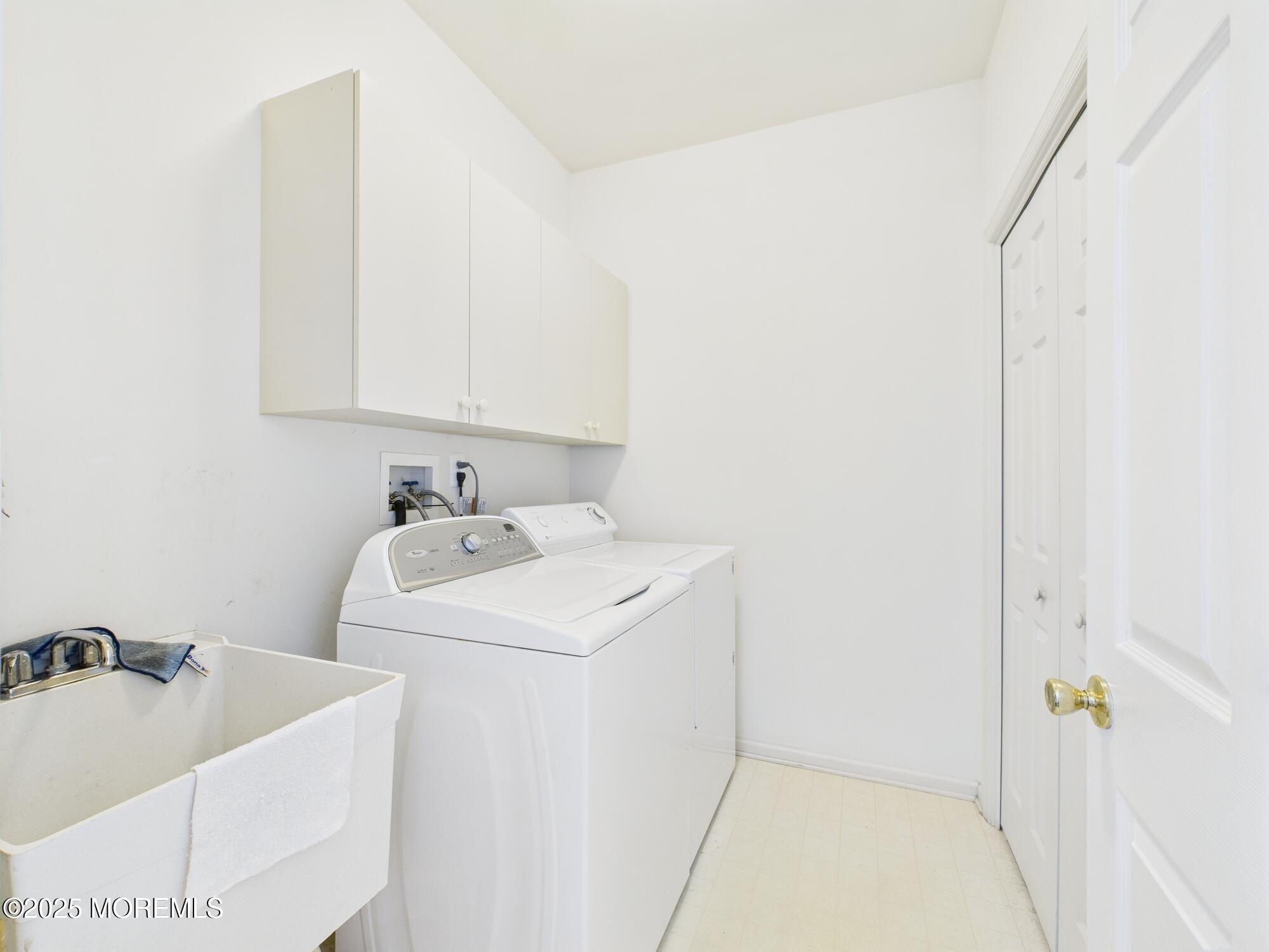 10 Windward Way Red Bank, NJ 07701 - Photo 16 of 31 a utility room with dryer and washer