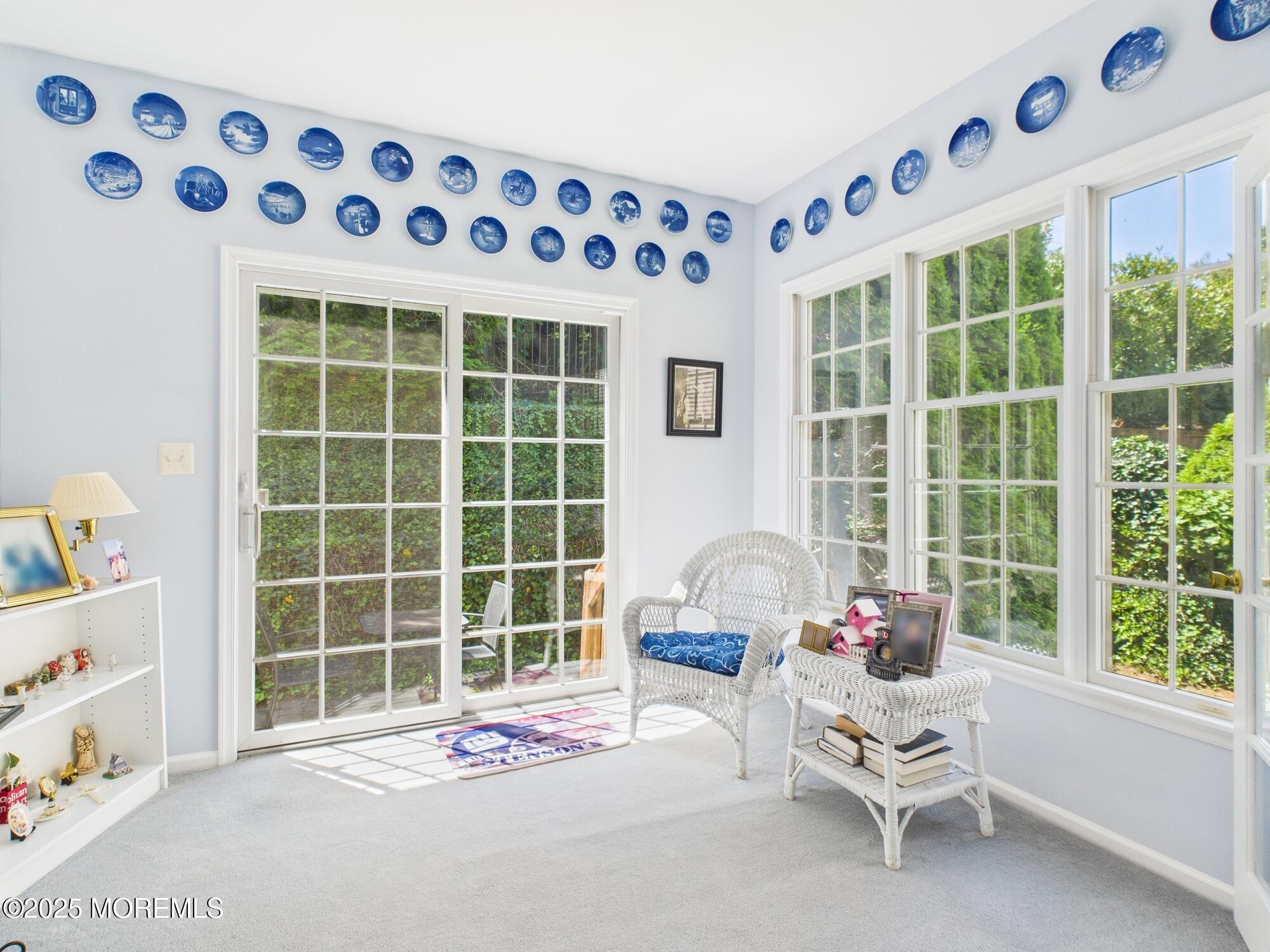 10 Windward Way Red Bank, NJ 07701 - Photo 8 of 31 a living room with furniture and a large window