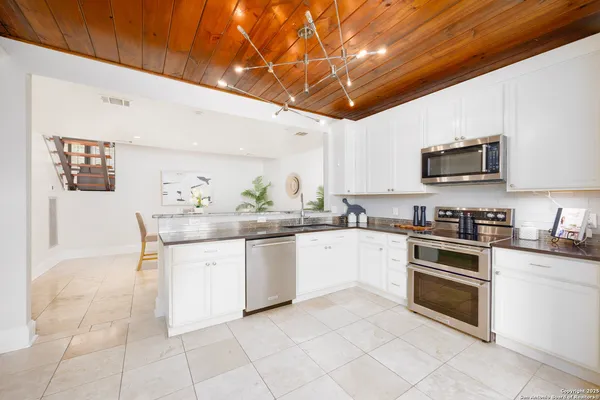 $308,900 | 3102 Eisenhauer Road, Unit 6A, San Antonio, TX 78209